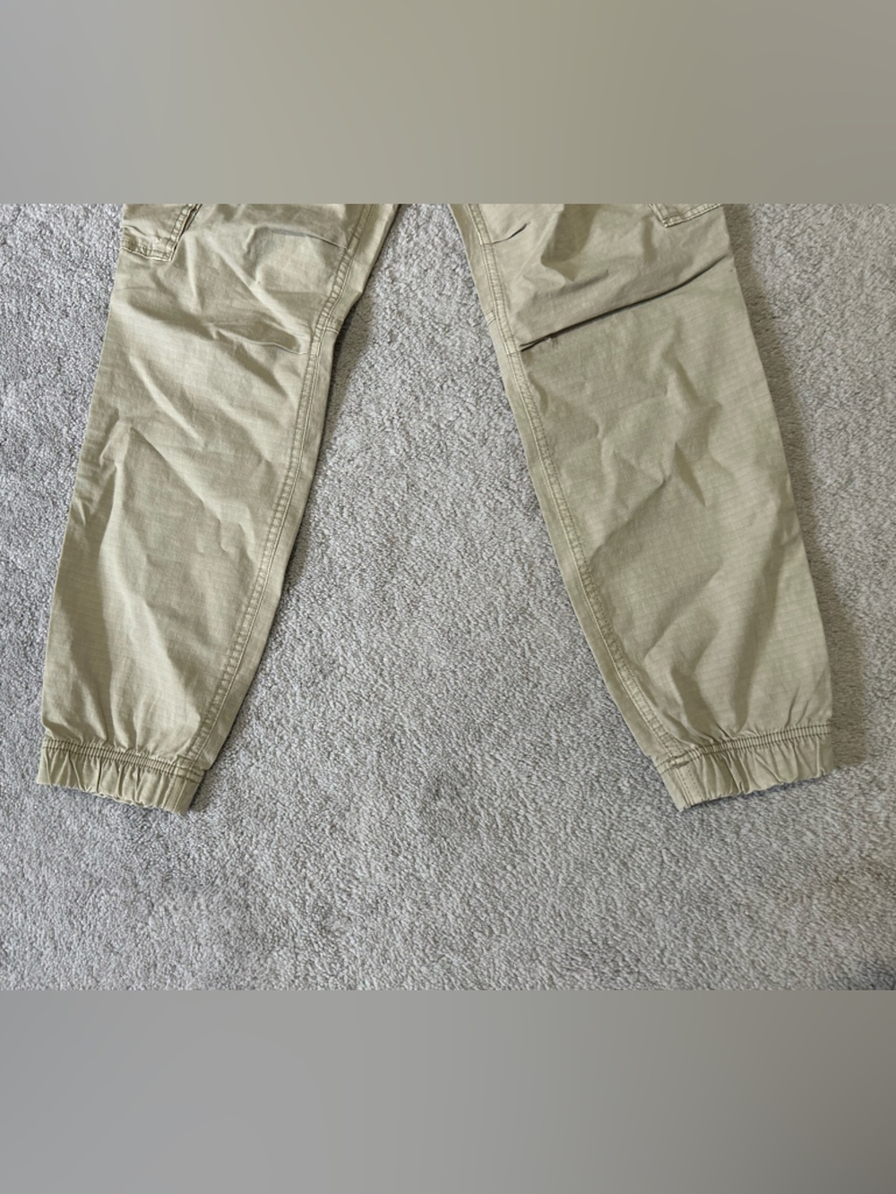 GAP Men's Cargo Pants in Light Khaki - Picture 3 of 7